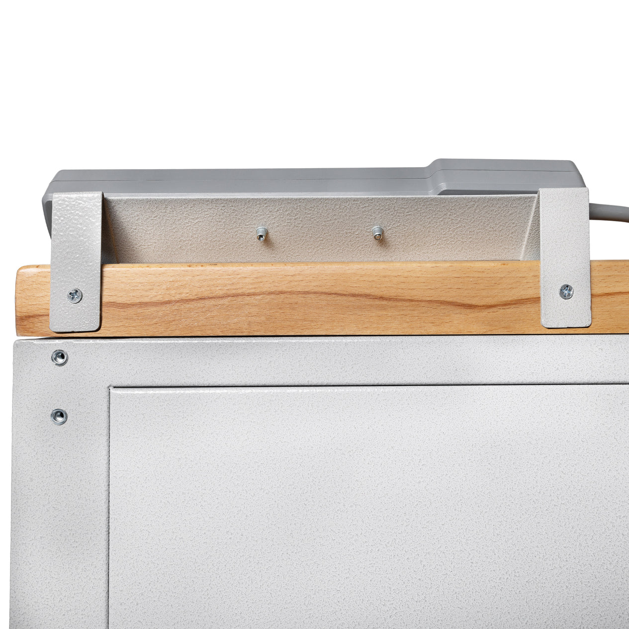 UltraHD® Power Strip with Mounting Bracket