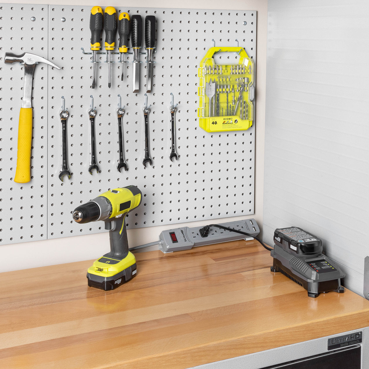 UltraHD® Power Strip with Mounting Bracket